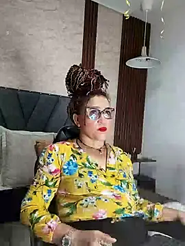 Snapshot of Cailinmilf chatting on October 9, 2025, 10:10 pm Cailinmilf online show from October 9, 2025, 10:10 pm