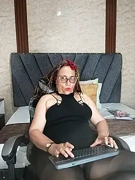 Snapshot of Cailinmilf chatting on October 15, 2025, 11:35 pm Cailinmilf online show from October 15, 2025, 11:35 pm