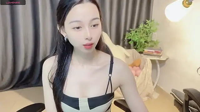 Snapshot of Yin-LL chatting on October 12, 2025, 4:08 pm Yin-LL online show from October 12, 2025, 4:08 pm