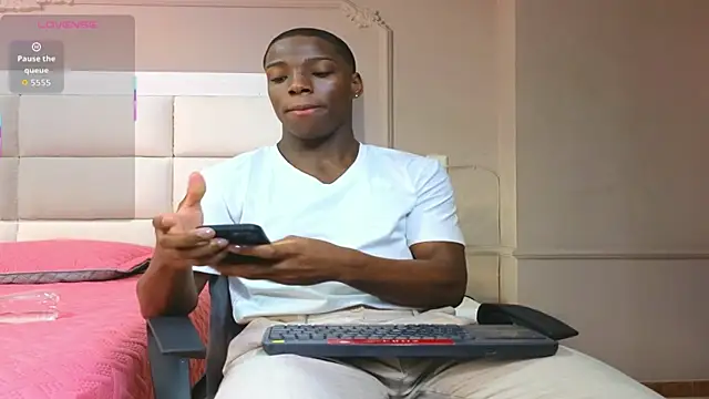 Snapshot of CharlesBrown_ chatting on October 28, 2025, 11:31 am CharlesBrown  online show from October 28, 2025, 11:31 am