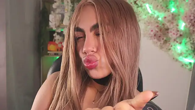 Snapshot of Miila_snow chatting on October 2, 2025, 3:37 pm Miila snow online show from October 2, 2025, 3:37 pm