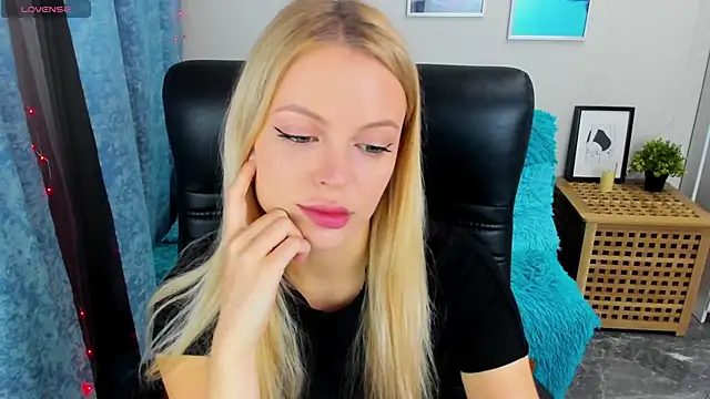 Snapshot of KatherineePierce chatting on September 24, 2025, 4:24 pm KatherineePierce online show from September 24, 2025, 4:24 pm