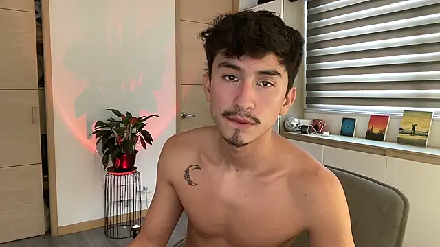 sweettaaron01 online show from October 23, 2025, 5:22 pm