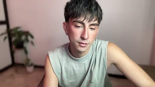 sweettaaron01 online show from May 15, 2026, 10:52 pm