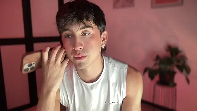 sweettaaron01 online show from April 24, 2026, 12:12 am