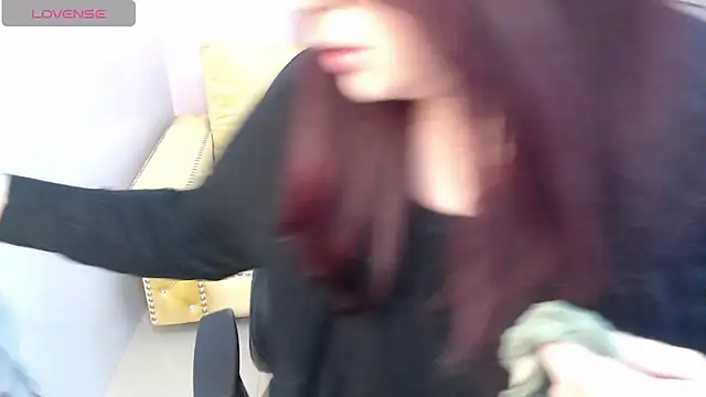 Snapshot of bellatrix_ch chatting on October 5, 2025, 11:45 am bellatrix ch online show from October 5, 2025, 11:45 am