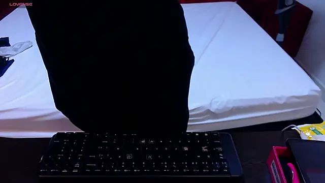 Melany Contrera online show from October 31, 2025, 2:57 pm