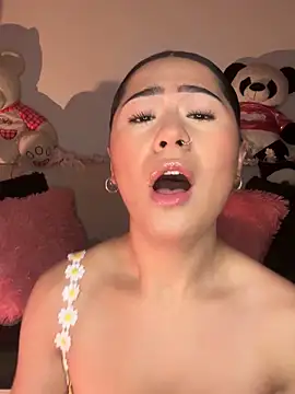 Snapshot of evelyn_ch_ chatting on October 6, 2025, 11:00 am evelyn ch  online show from October 6, 2025, 11:00 am