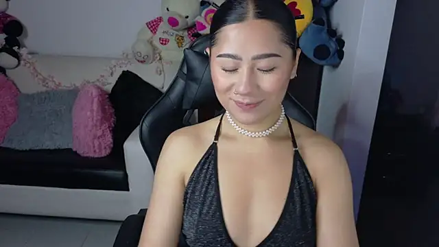 Snapshot of evelyn_ch_ chatting on October 10, 2025, 10:49 am evelyn ch  online show from October 10, 2025, 10:49 am