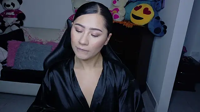 Snapshot of evelyn_ch_ chatting on October 16, 2025, 10:45 am evelyn ch  online show from October 16, 2025, 10:45 am