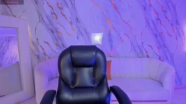 Snapshot of SarahYates chatting on July 19, 2026, 5:05 am SarahYates online show from July 19, 2026, 5:05 am