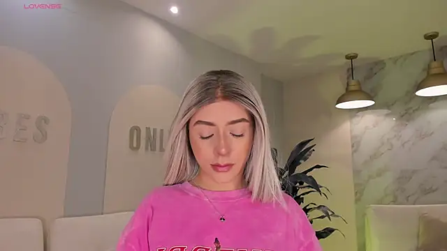 IsabellaMoreau online show from February 27, 2026, 8:52 pm