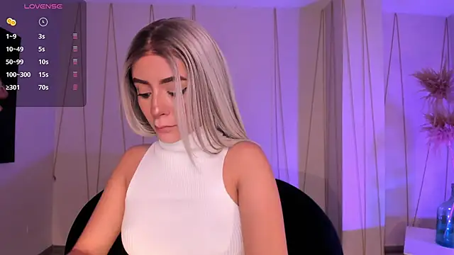 IsabellaMoreau online show from January 14, 2026, 7:50 pm