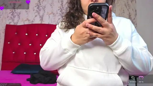 Snapshot of Larissa_Antonella chatting on September 28, 2025, 7:54 pm Larissa Antonella online show from September 28, 2025, 7:54 pm