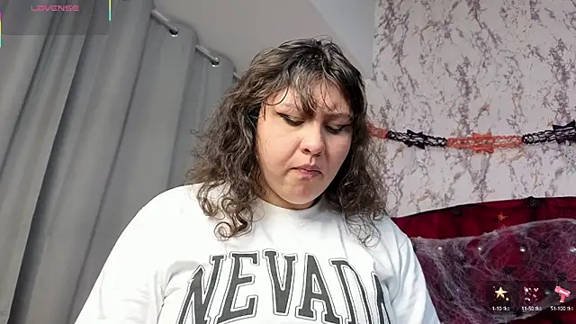 Snapshot of Larissa_Antonella chatting on October 18, 2025, 3:19 am Larissa Antonella online show from October 18, 2025, 3:19 am