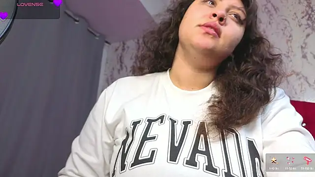 Snapshot of Larissa_Antonella chatting on October 6, 2025, 5:08 am Larissa Antonella online show from October 6, 2025, 5:08 am