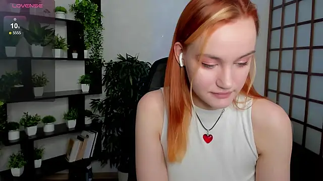 Snapshot of Ida_FaneStain chatting on October 12, 2025, 2:35 am Ida FaneStain online show from October 12, 2025, 2:35 am