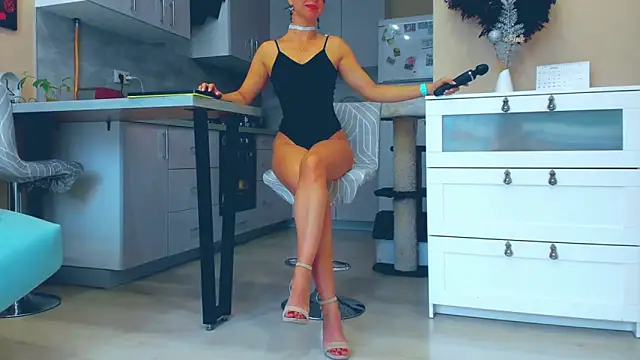 Snapshot of MadinaBrown chatting on October 21, 2025, 9:19 am MadinaBrown online show from October 21, 2025, 9:19 am