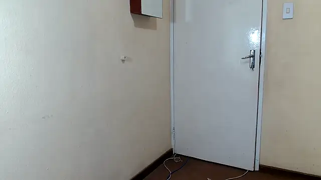 Snapshot of HugeTitisxx chatting on February 17, 2026, 5:54 pm HugeTitisxx online show from February 17, 2026, 5:54 pm