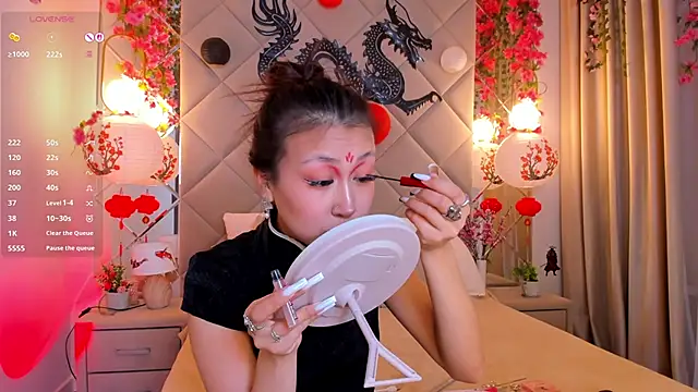 Nelly Kimm online show from November 19, 2025, 1:05 am