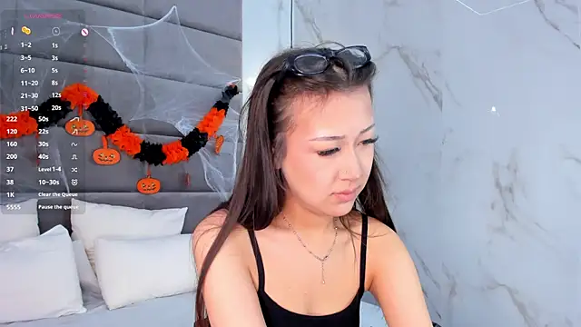 Snapshot of Nelly_Kimm chatting on October 28, 2025, 1:17 am Nelly Kimm online show from October 28, 2025, 1:17 am