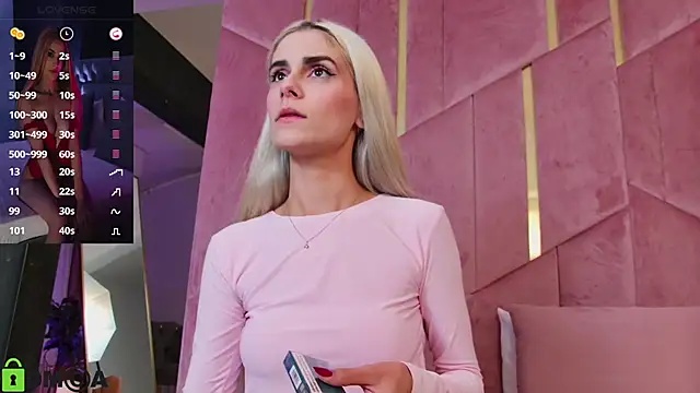 Snapshot of SelenaDaze chatting on September 19, 2025, 3:10 am SelenaDaze online show from September 19, 2025, 3:10 am