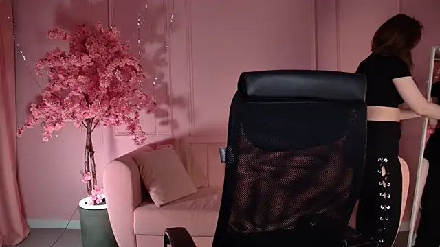 TessaMill online show from May 22, 2026, 5:05 am