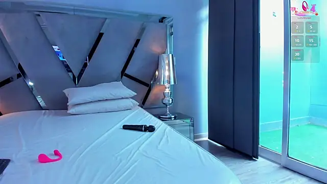 miamirage  online show from September 26, 2025, 12:34 pm