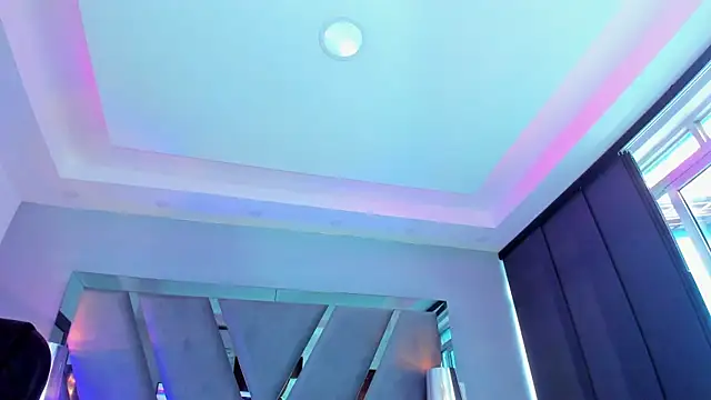 miamirage  online show from October 17, 2025, 12:51 pm