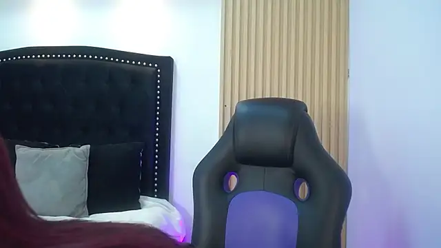 VeronicaBlake online show from April 15, 2026, 1:15 pm