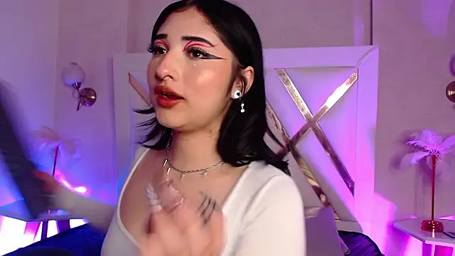 Snapshot of KattEngel chatting on September 21, 2025, 3:39 pm KattEngel online show from September 21, 2025, 3:39 pm