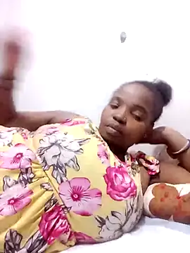 ShySexyBaddiexx online show from October 26, 2025, 1:50 am