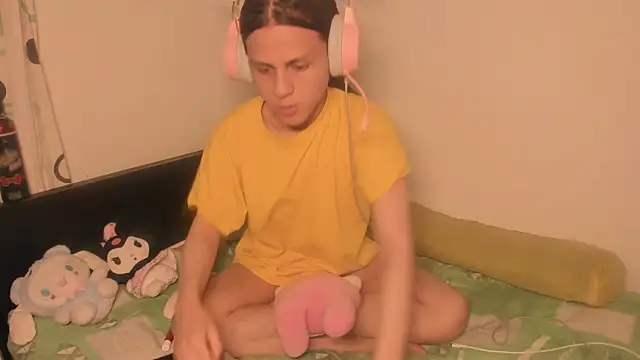 Petite-Goth online show from December 3, 2025, 3:29 am