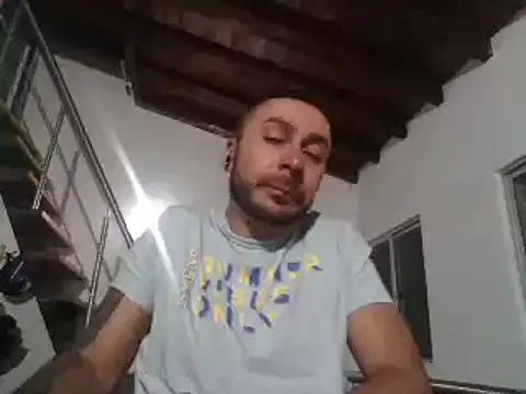 deibyzapata online show from November 1, 2025, 2:40 am