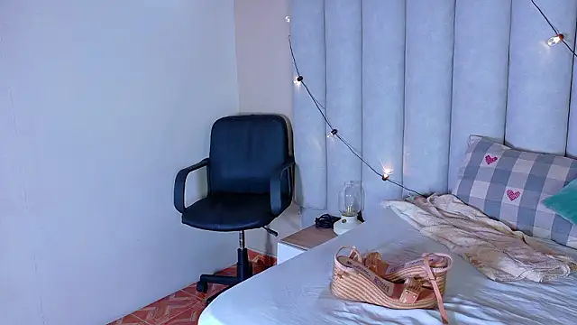 JenaCooper  online show from February 17, 2026, 2:53 am