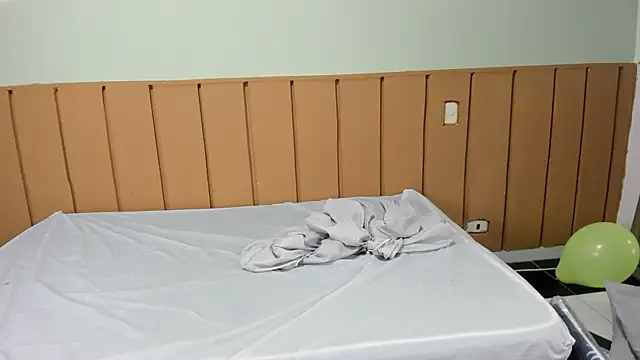 Ally blonde online show from September 29, 2025, 8:36 pm