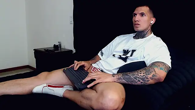 Snapshot of Shane_Clay chatting on October 6, 2025, 9:26 pm Shane Clay online show from October 6, 2025, 9:26 pm