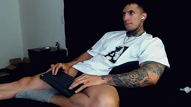 Snapshot of Shane_Clay chatting on September 25, 2025, 9:21 pm Shane Clay online show from September 25, 2025, 9:21 pm