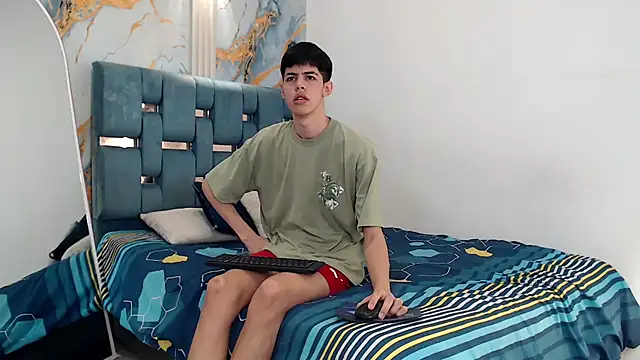 TWINKS FRIENDS online show from February 12, 2026, 1:22 pm