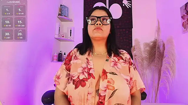 Iamlola  online show from November 25, 2025, 8:53 pm