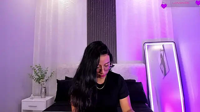zoe martins  online show from July 17, 2026, 5:32 pm