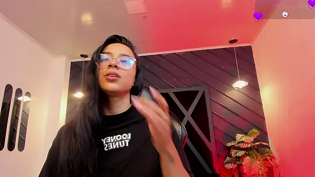 Snapshot of zoe_martins_ chatting on February 2, 2026, 5:34 pm zoe martins online show from February 2, 2026, 5:34 pm