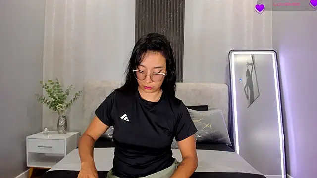zoe martins  online show from July 10, 2026, 1:22 pm