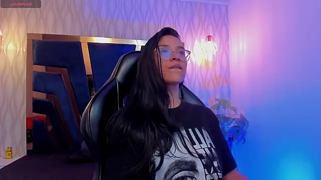 Snapshot of zoe_martins_ chatting on February 9, 2026, 5:33 pm zoe martins online show from February 9, 2026, 5:33 pm