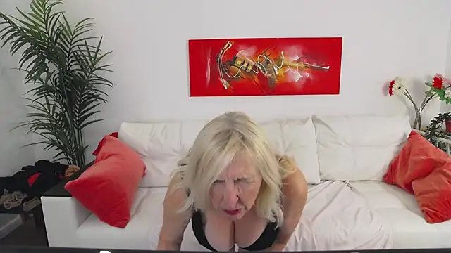 Snapshot of YourBustyBarbara chatting on October 20, 2025, 4:51 pm YourBustyBarbara online show from October 20, 2025, 4:51 pm