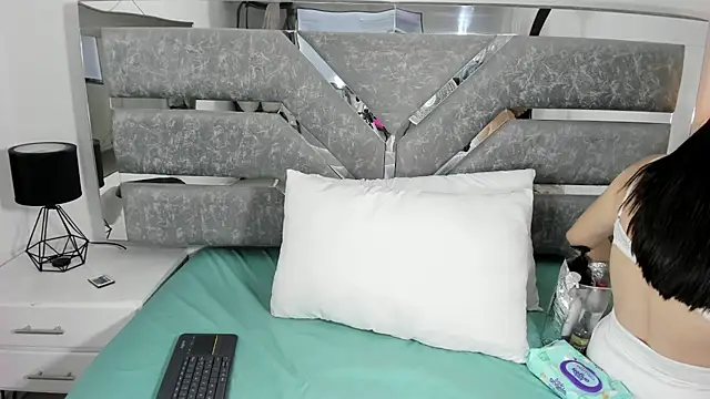 Karla-Lin online show from October 30, 2025, 1:20 pm