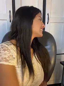 chicachocolate01 online show from September 26, 2025, 11:44 pm