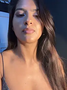 Snapshot of chicachocolate01 chatting on February 2, 2026, 4:11 am chicachocolate01 online show from February 2, 2026, 4:11 am