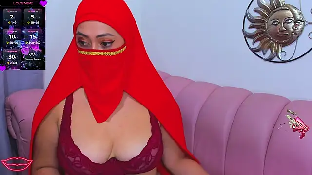 Snapshot of Aisha_Malek chatting on October 17, 2025, 7:37 pm Aisha Malek online show from October 17, 2025, 7:37 pm