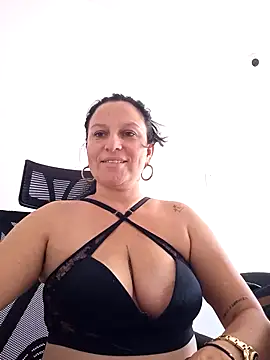 Nadia samiri online show from September 10, 2025, 3:44 pm
